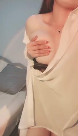 舞蹈老师兼职捞钱~【鱼水水】气质就是不一样 美鲍一线天，这逼看着就很干净，粉色滤镜好评超赞 截图2