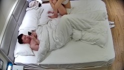 酒店偷拍 ️半夜女友来赴约懒汉小哥不想干第二天起来让妹子口爆完才去上班 截图4