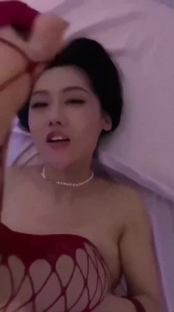这种人妻少妇都是哪找的简直就是极品中的极品，花样百出全程主动骑乘口交只有这种上了年龄的少妇才懂如何做爱！ 截图10