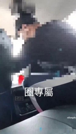 超顶级淫妻，【圈圈】，最新付费私拍，本期直接露脸，和粉丝车震，约单男大学生3P，好刺激 截图1