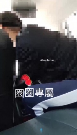 超顶级淫妻，【圈圈】，最新付费私拍，本期直接露脸，和粉丝车震，约单男大学生3P，好刺激 截图4