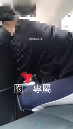 超顶级淫妻，【圈圈】，最新付费私拍，本期直接露脸，和粉丝车震，约单男大学生3P，好刺激 截图5