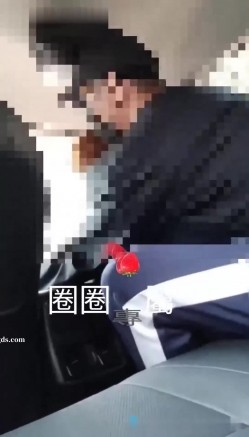 超顶级淫妻，【圈圈】，最新付费私拍，本期直接露脸，和粉丝车震，约单男大学生3P，好刺激 截图9