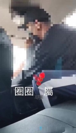 超顶级淫妻，【圈圈】，最新付费私拍，本期直接露脸，和粉丝车震，约单男大学生3P，好刺激 截图10