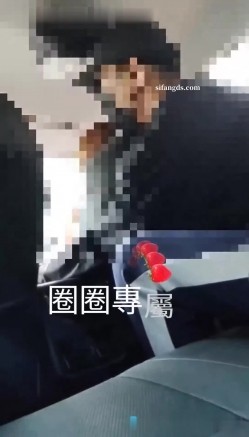 超顶级淫妻，【圈圈】，最新付费私拍，本期直接露脸，和粉丝车震，约单男大学生3P，好刺激 截图13
