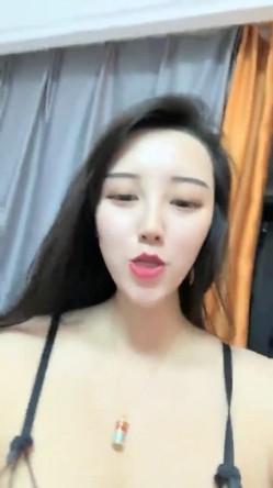 178胸膜！~【傲胸新木优子】，KTV土豪淫乱，高端酒店会牛郎！夜生活真是丰富，之前还爱装逼不脱呢 截图3