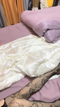 178胸膜！~【傲胸新木优子】，KTV土豪淫乱，高端酒店会牛郎！夜生活真是丰富，之前还爱装逼不脱呢 截图4