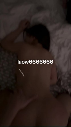 【绿帽淫妻】反差眼镜少妇，极品高颜值露脸人妻「SMMSMM」，约炮入珠单男，和上门推油男技师调情，被当作母狗多人淫趴调教 截图1