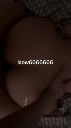 【绿帽淫妻】反差眼镜少妇，极品高颜值露脸人妻「SMMSMM」，约炮入珠单男，和上门推油男技师调情，被当作母狗多人淫趴调教 截图5