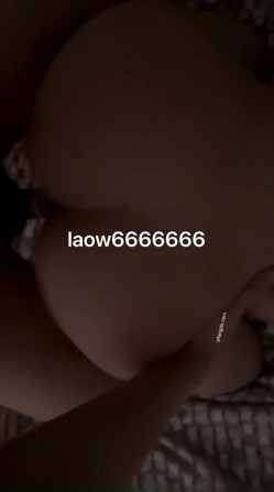 【绿帽淫妻】反差眼镜少妇，极品高颜值露脸人妻「SMMSMM」，约炮入珠单男，和上门推油男技师调情，被当作母狗多人淫趴调教 截图9
