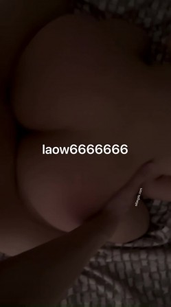 【绿帽淫妻】反差眼镜少妇，极品高颜值露脸人妻「SMMSMM」，约炮入珠单男，和上门推油男技师调情，被当作母狗多人淫趴调教 截图10