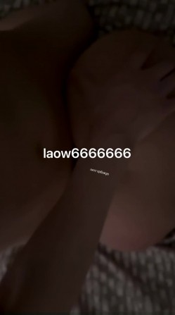 【绿帽淫妻】反差眼镜少妇，极品高颜值露脸人妻「SMMSMM」，约炮入珠单男，和上门推油男技师调情，被当作母狗多人淫趴调教 截图15