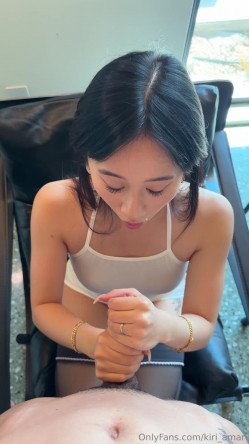 口爆颜射天花板！榨汁姬kiri_amari露脸性爱，多种高强度榨精做面膜，主打一个淫骚 截图12