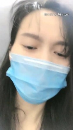 骚女户外商场卫生间露出，跳蛋塞逼试衣间拨开内裤再厕所揉奶自摸 截图6
