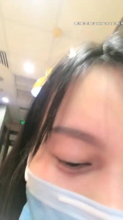 骚女户外商场卫生间露出，跳蛋塞逼试衣间拨开内裤再厕所揉奶自摸 截图10