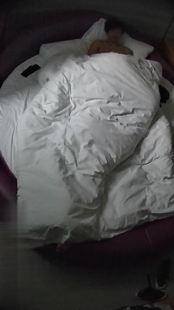 酒店偷拍 ️年轻情侣气质甜美女友精致的小嘴爱吃男友JJ被操两场次 截图4