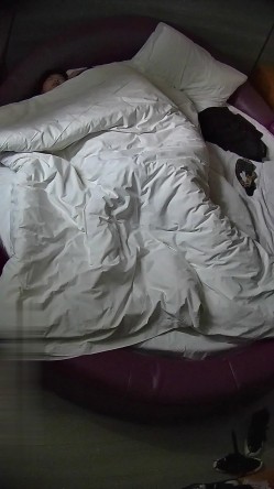 酒店偷拍 ️年轻情侣气质甜美女友精致的小嘴爱吃男友JJ被操两场次 截图5