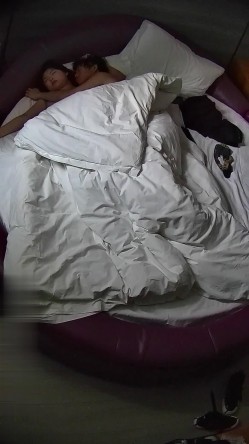 酒店偷拍 ️年轻情侣气质甜美女友精致的小嘴爱吃男友JJ被操两场次 截图6