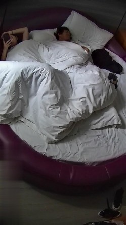 酒店偷拍 ️年轻情侣气质甜美女友精致的小嘴爱吃男友JJ被操两场次 截图7