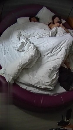 酒店偷拍 ️年轻情侣气质甜美女友精致的小嘴爱吃男友JJ被操两场次 截图8