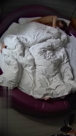 酒店偷拍 ️年轻情侣气质甜美女友精致的小嘴爱吃男友JJ被操两场次 截图13