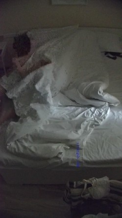 酒店偷拍 反差婊戴眼镜的骚女换开档黑丝和女仆装和男友尽情做爱 截图7