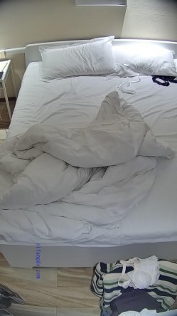 酒店偷拍 反差婊戴眼镜的骚女换开档黑丝和女仆装和男友尽情做爱 截图9