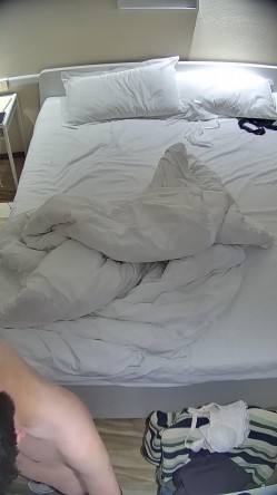 酒店偷拍 反差婊戴眼镜的骚女换开档黑丝和女仆装和男友尽情做爱 截图10