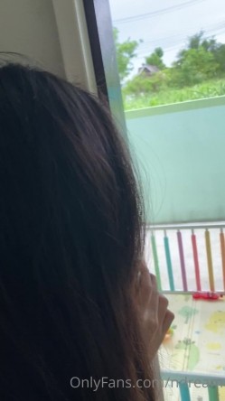 泰国纯天然反差少妇「dream」OF日常露脸性爱私拍 野外、阳台、车震、门口啪啪 现实OL网上母狗 截图16