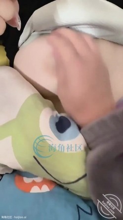乱伦大神【嫂子的致命诱惑】收费钻石贴，后入大奶子嫂子把精液都射在了嫂子的蜜臀上 截图2