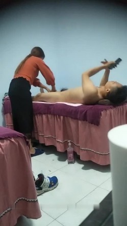 老哥大保健TP啪啪 边打飞机边摸屁股按摩器床上大力猛操 截图6
