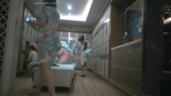 国内『温泉会所』贴脸偷拍沐浴更衣泳池戏水 超多美女良家少妇近距离接触 截图12