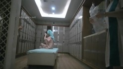 国内『温泉会所』贴脸偷拍沐浴更衣泳池戏水 超多美女良家少妇近距离接触 截图15