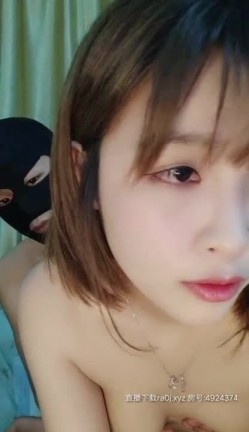 00后颜值女神啪啪 男友尽情玩逼抓奶 无套内射大量精华溢出 截图10