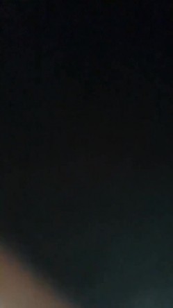 大白天停好车在路边，和妻子就开始车震，马不停蹄地让妻子坐在大鸡巴上骑乘，外面阳光明媚路人行走，贼舒服！ 截图10