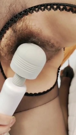 高冷女上司，几经周折的温暖拿下 .男：你老公都不知道你这么淫荡 上司：我老公知道的，我下面是不是骚味满满？ 截图8