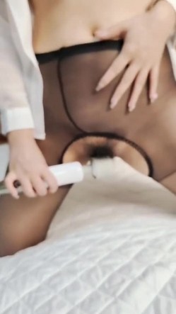 高冷女上司，几经周折的温暖拿下 .男：你老公都不知道你这么淫荡 上司：我老公知道的，我下面是不是骚味满满？ 截图9