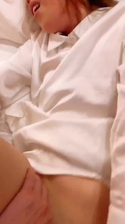 最喜欢操这种，边干边嗷嗷叫的人妻，脸蛋的高潮模样、耐人寻味！ 截图11