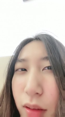 学生妹，【陈小鱼】，清纯校花类型，甜美可爱三点全露，粉穴直接怼到镜头上 截图14