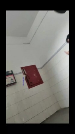 重磅推荐！大神在大学附近专门偷拍穿裙子的女生大集合！各种丝袜美腿翘臀，各种清纯的学生妹子，青春洋溢的气息，梦回校园时代 截图9