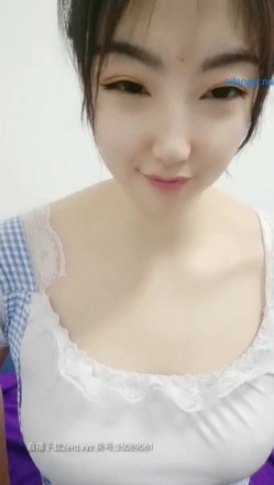 最美清新女神『上海榨汁机』小张雨绮首次和男友性爱啪 爆乳粉穴黑丝 可爱女仆装 无套猛烈速插内射白浆 截图15
