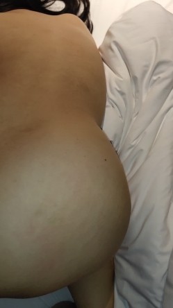 胡子大叔酒店约炮身材丰满的女会计各种姿势啪啪 有点害羞不让拍 完美露脸 截图4