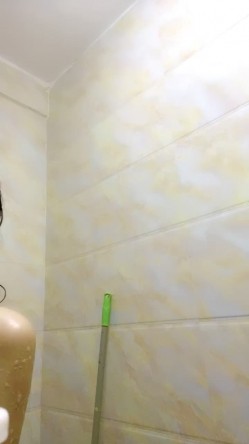小兔牙超可爱学生妹，几天没播更骚了，伸进内裤自摸起来，掏出奶子紧致粉穴，洗完澡给大家扣一波，表情很投入很享受 截图10