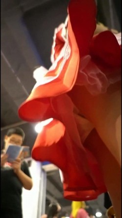 国产SAKURA漫展CD抄底偷拍高颜值Cos小姐姐系列 截图16