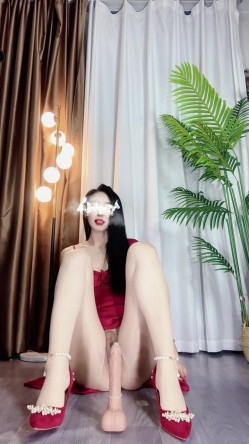 【斗鱼】极品大长腿御姐【媚娘】转站抖音 大哥重金定制 黑丝高跟 裸舞自慰 截图1