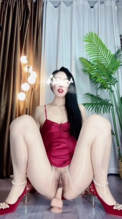 【斗鱼】极品大长腿御姐【媚娘】转站抖音 大哥重金定制 黑丝高跟 裸舞自慰 截图9
