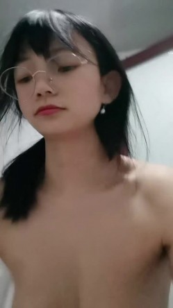 眼镜大学生 字母圈玩家【SM小师妹】过膝黑丝 奶子拔罐 大黑牛插屄里 扇脸 淫语不断 截图11