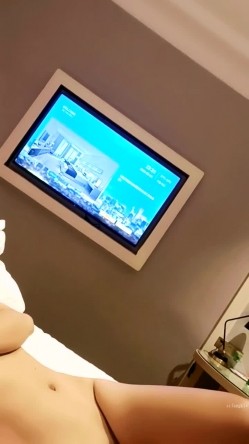主营户外，喜欢刺激的感觉，【小温柔】，约情人驱车到无人区，车震内射，回到酒店性欲再起，骚逼真是个榨 截图4