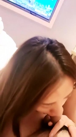 主营户外，喜欢刺激的感觉，【小温柔】，约情人驱车到无人区，车震内射，回到酒店性欲再起，骚逼真是个榨 截图6