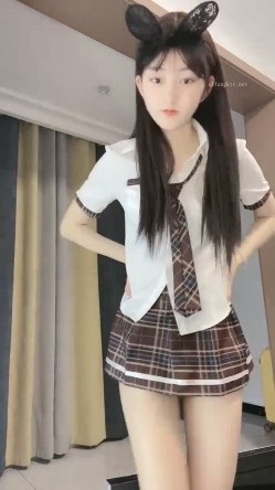 这男的也太爽了 和零零后小姨子偷情『04年小情妇』清纯的一逼 穿着JK制服啪啪还全程无套 截图2